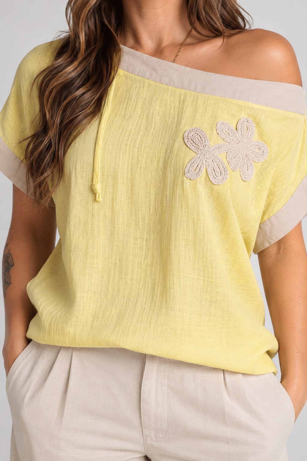 Blusa hombro flor R- 12023